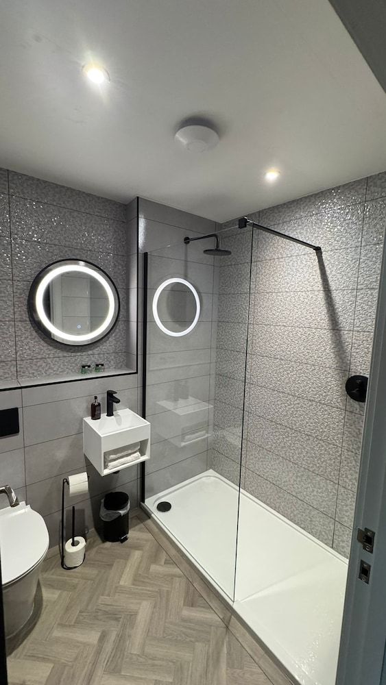 The Knowes Hotel & Restaurant Deluxe Double Room, Ensuite 3