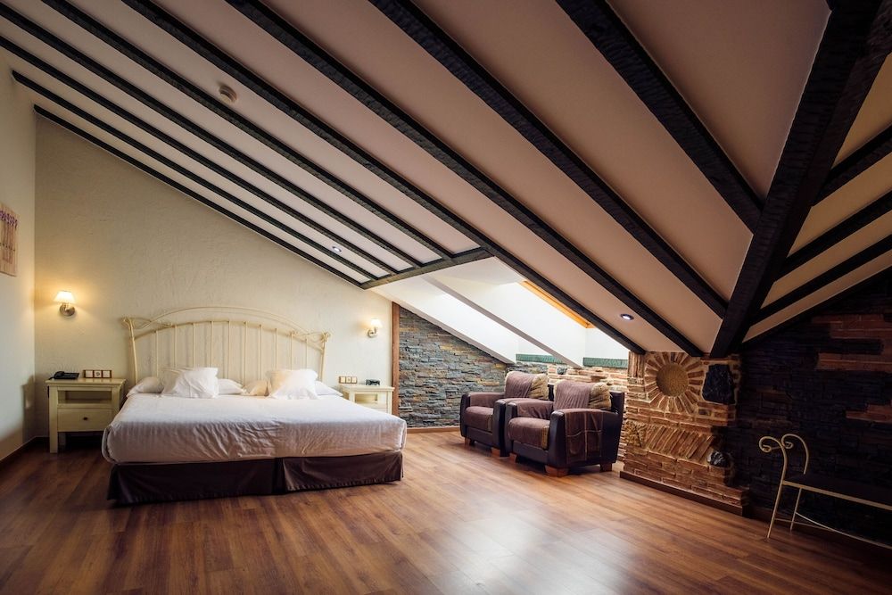 Hotel Spa Villa Pasiega Superior Triple Room 5