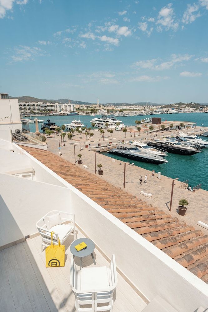 Ryans La Marina Premium Penthouse, Terrace, Sea View (Building A) 9