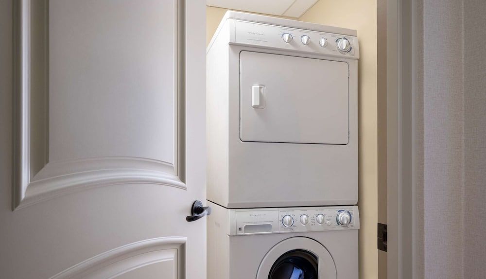 The Royal Kelowna 1 Bedroom Suite Queen