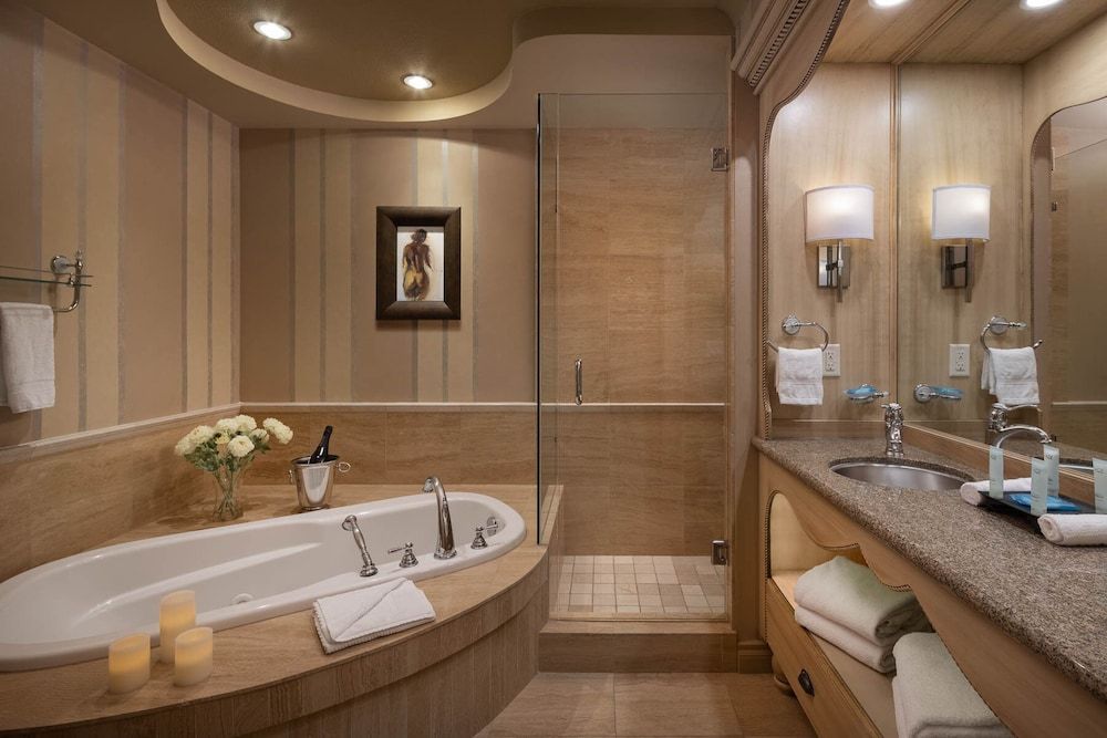 The Royal Kelowna Luxury Suite, 2 Bedrooms 5