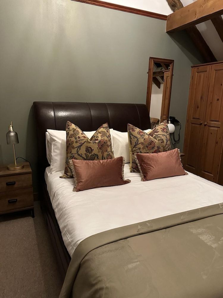 The Bull On The Green Deluxe Double Room, Ensuite 6