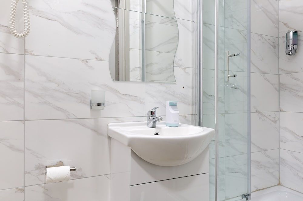 Central Hoxton Shoreditch Economy Double Room, Ensuite 4