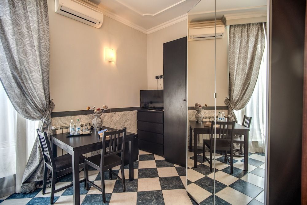 undefined Hotel Centro Cavour 6