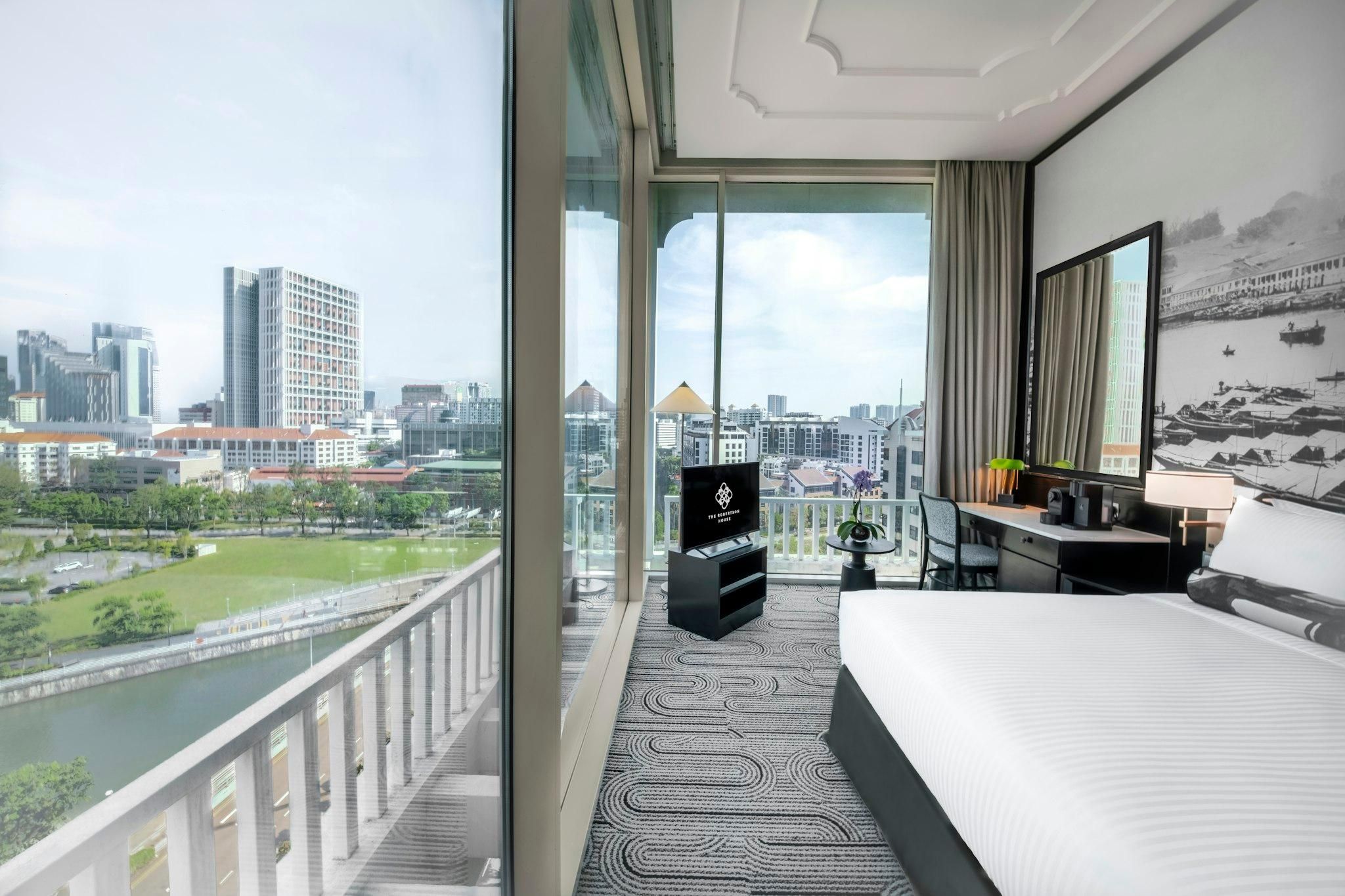 Panoramic Riverview Room