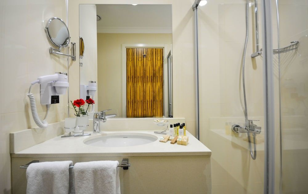 Ramada by Wyndham Cappadocia Standard Room, Non Smoking (3 Twin or 1 French Bed and 1 Single) 9