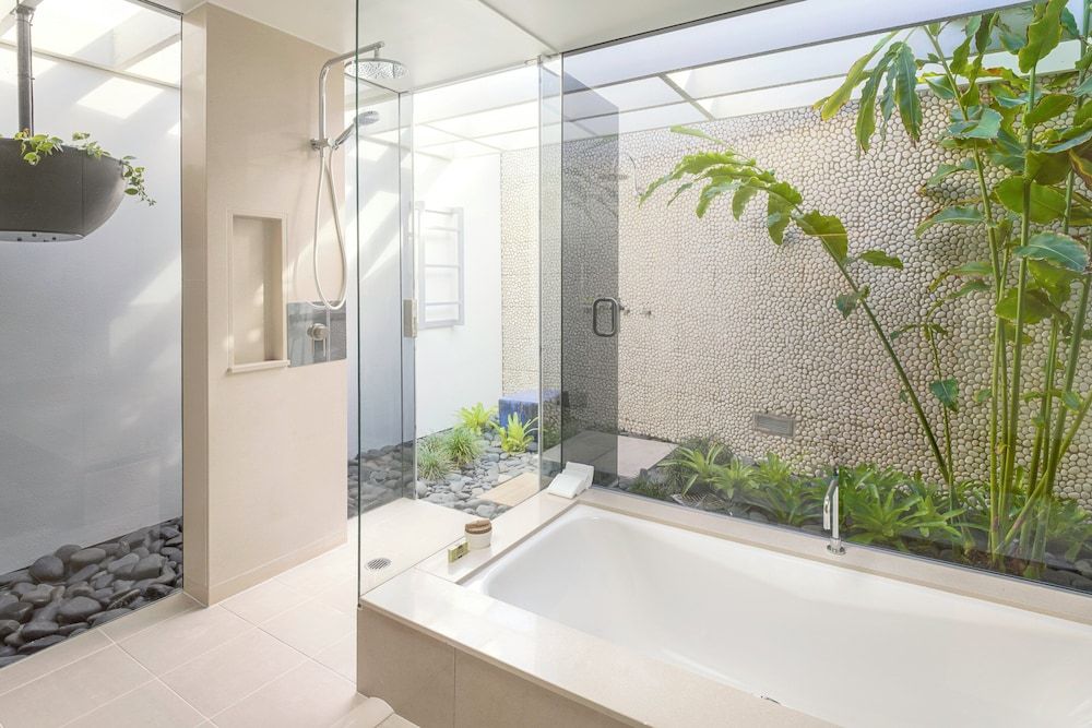 Classic Room, 1 King Bed, Courtyard View (Retreat)