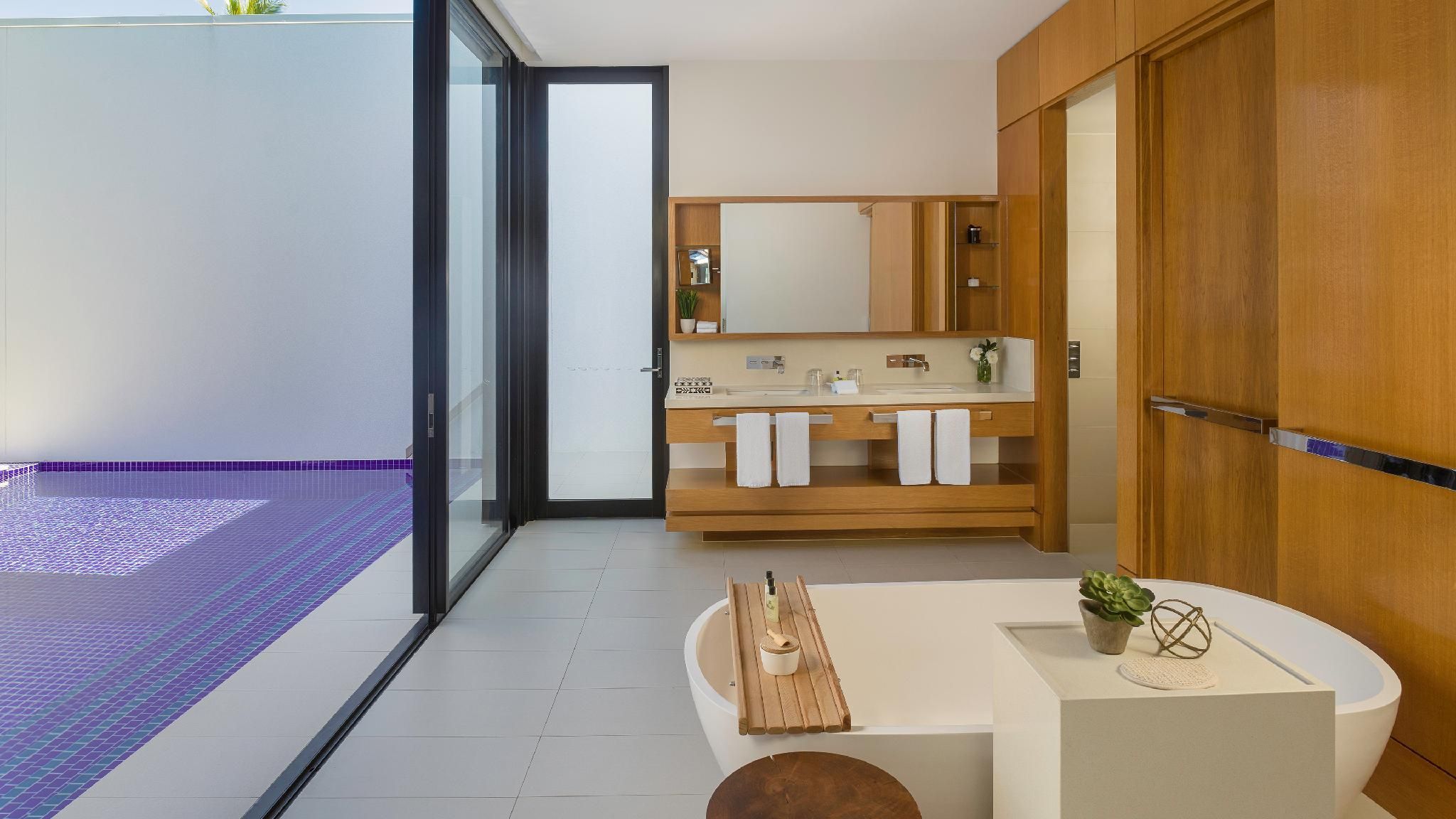 1 King Beachfront Pool Villa