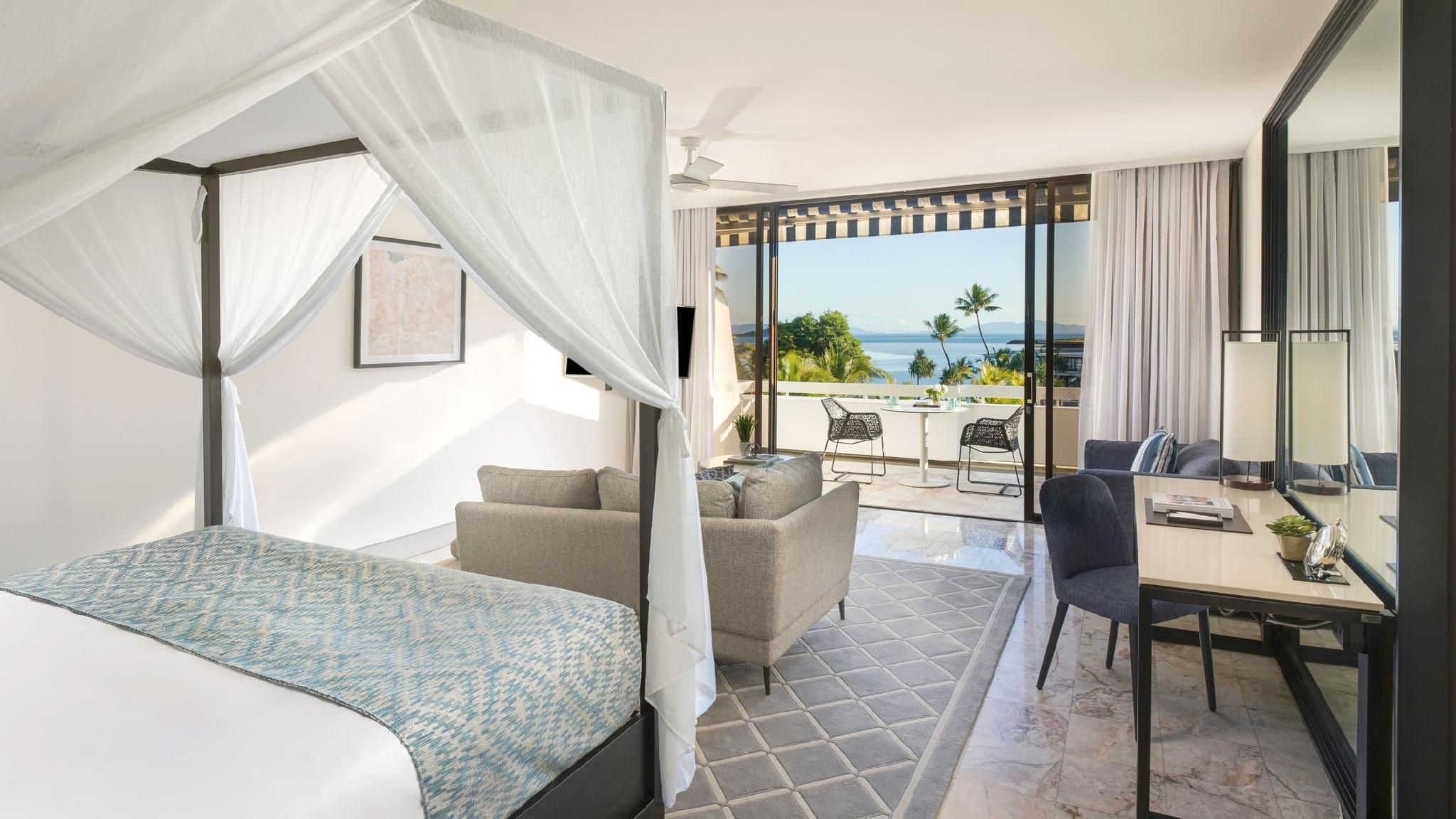 1 King Premium Lagoon Ocean View