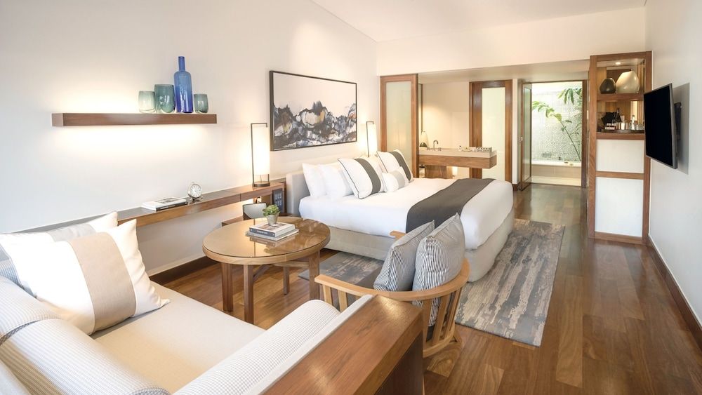 Classic Room, 1 King Bed, Courtyard View (Retreat)