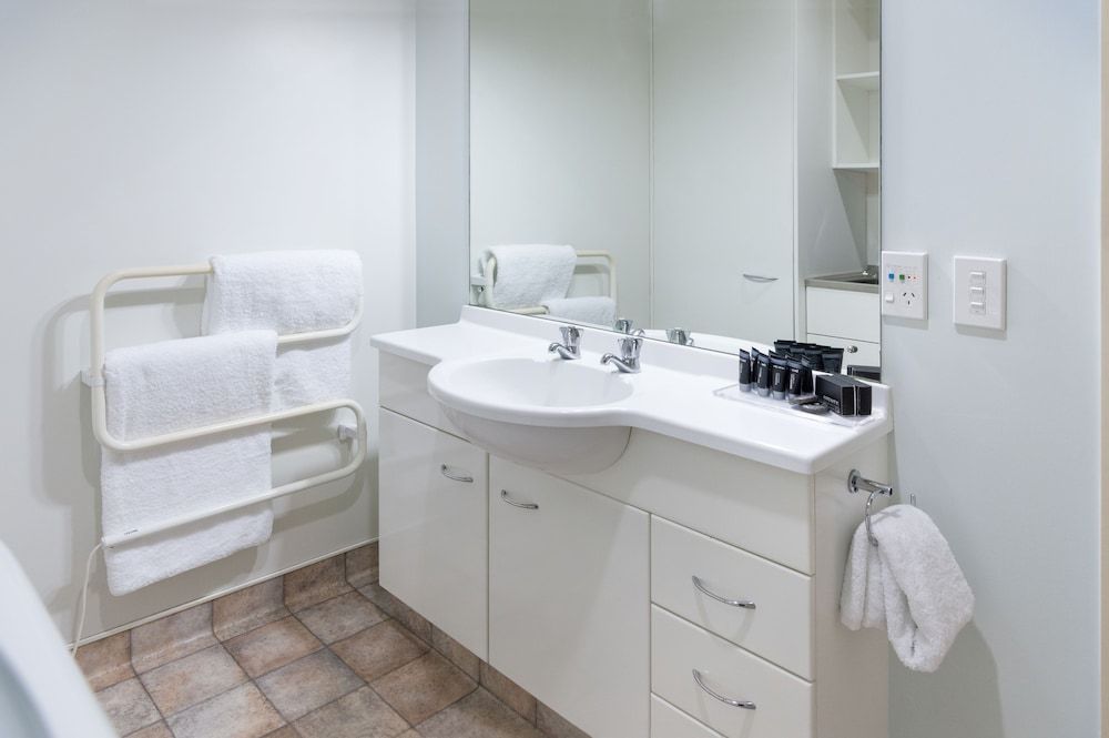 Courtenay Village Apartment, 2 Bedrooms 9