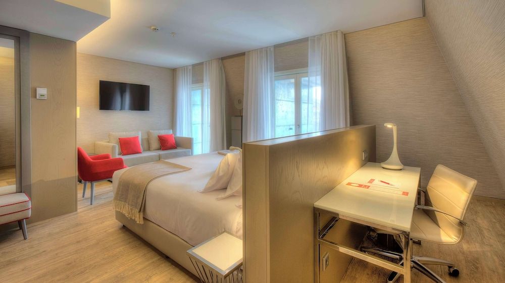 Premium Room (Extra Bed 2Ad + 1Ch with View)