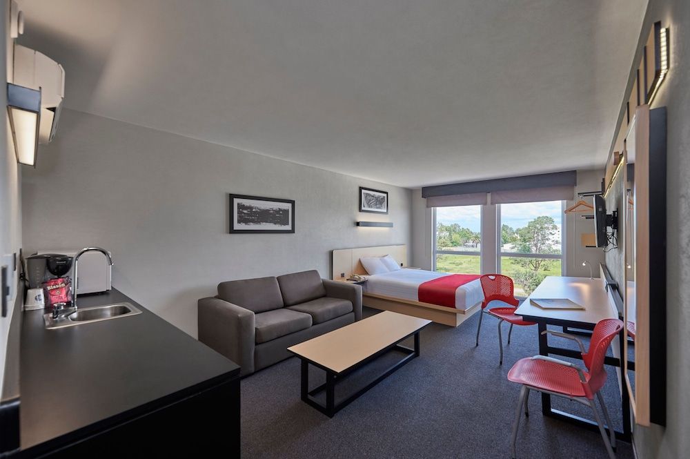 City Express by Marriott Tehuacan Superior Room, 1 Queen Bed with Sofa bed 4