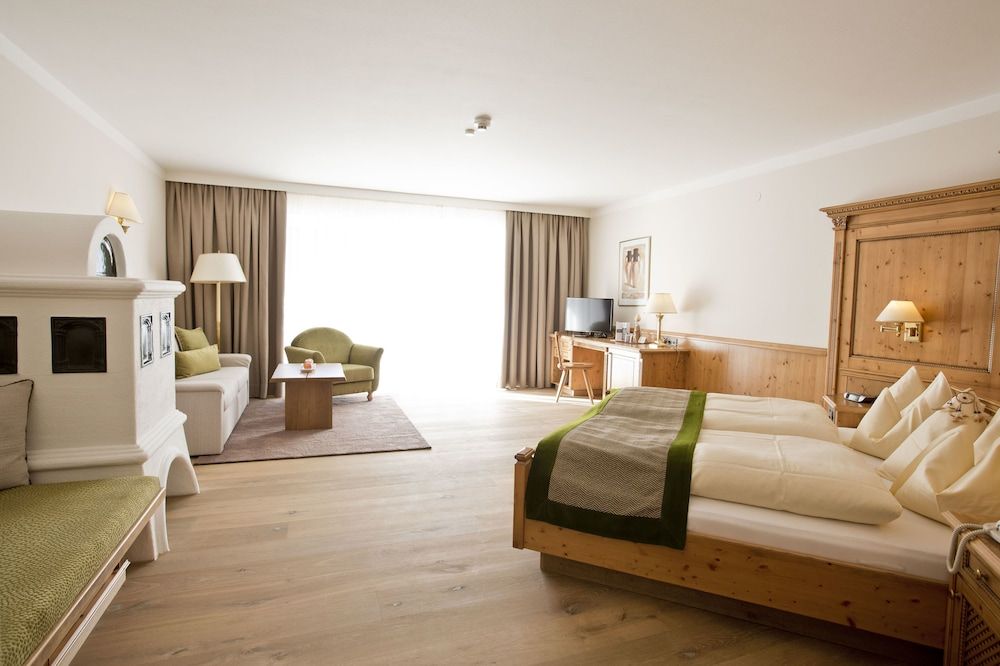 Deluxe Studio Suite, Balcony, Mountain View