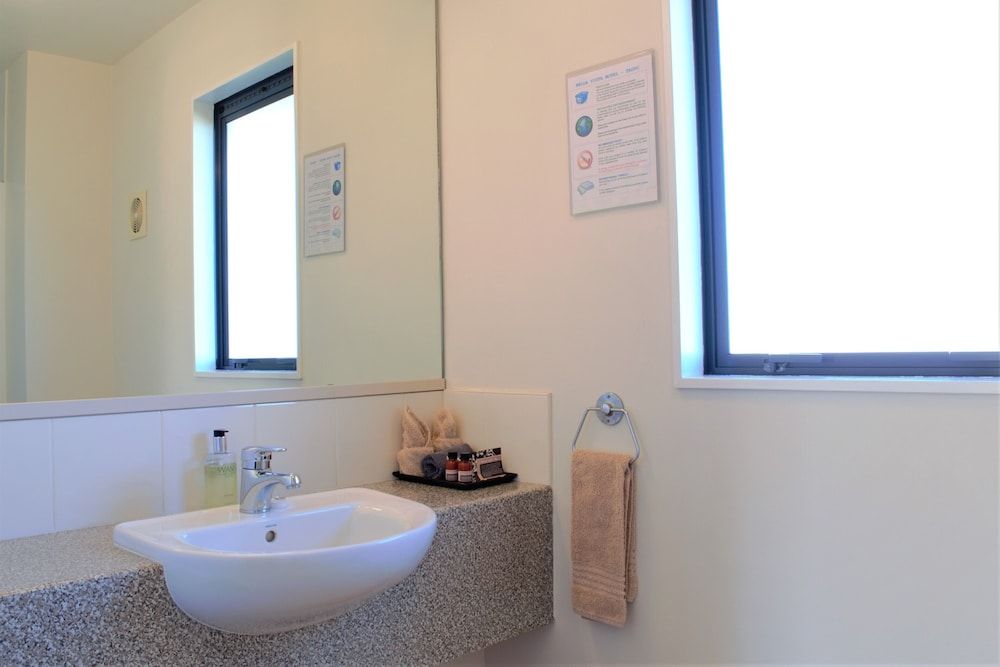 Bella Vista Taupo Superior Twin Room, Multiple Beds 5