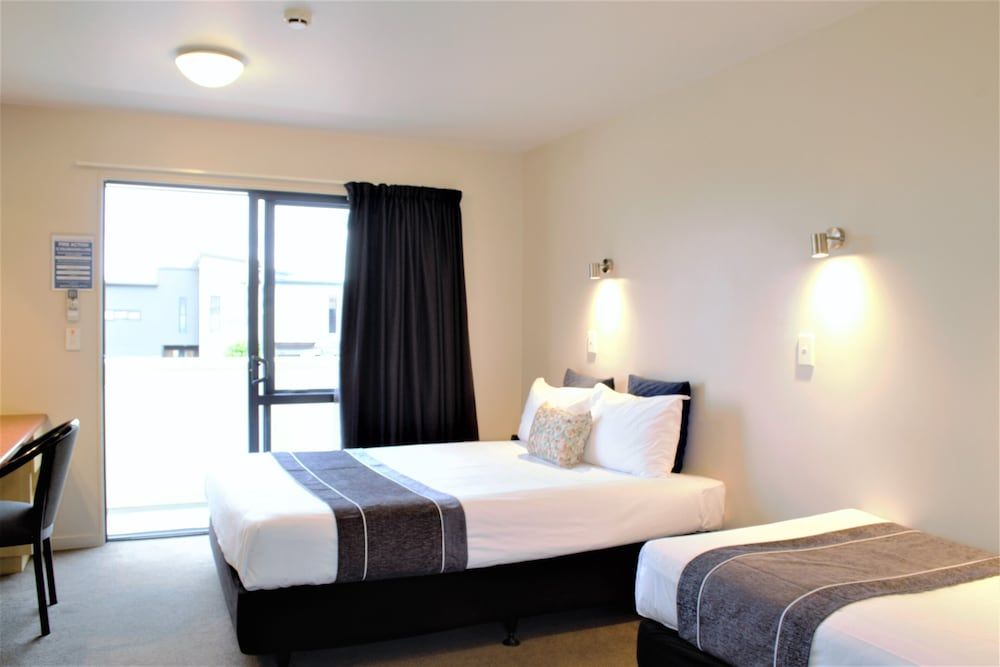 Bella Vista Taupo Superior Twin Room, Multiple Beds 2