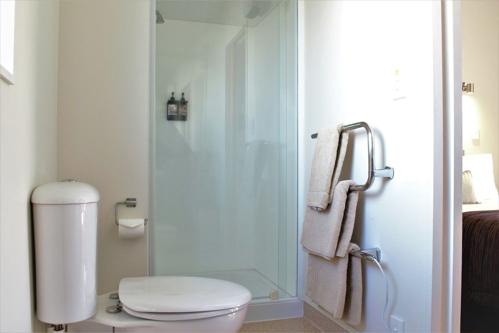 Bella Vista Taupo Superior Twin Room, Multiple Beds 4