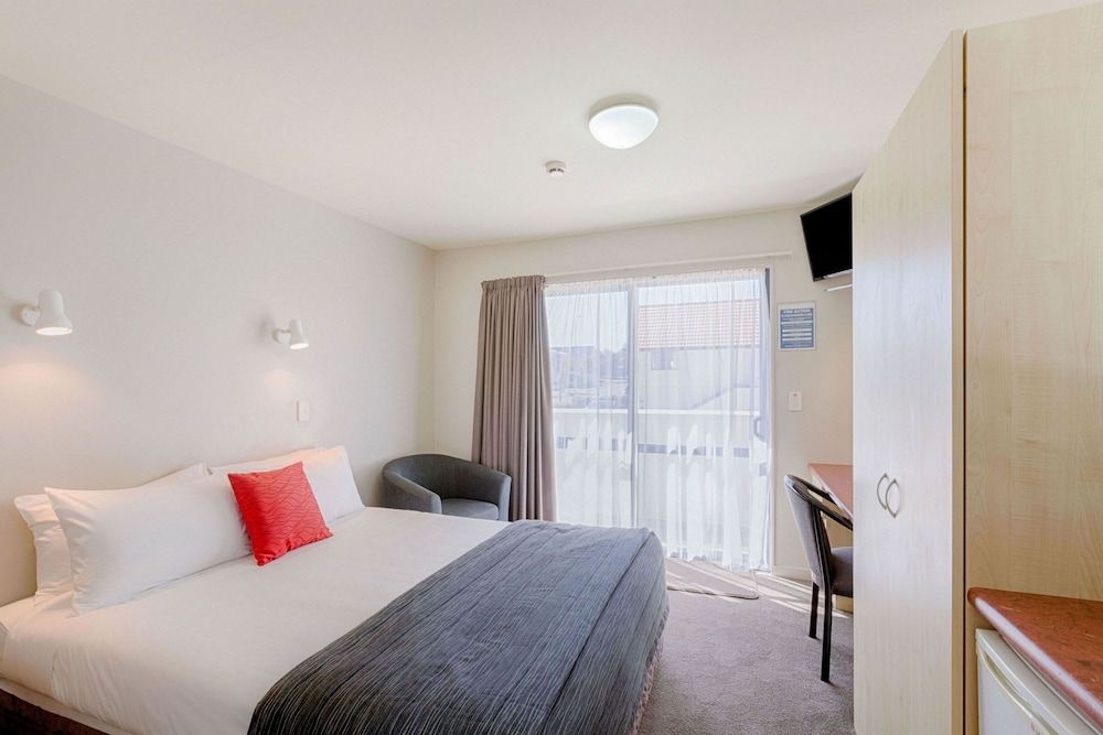 Bella Vista Taupo Compact Studio 2