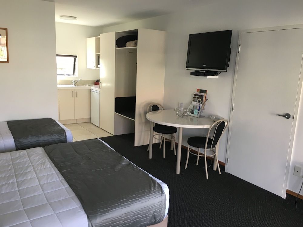 Palms Motel Studio Twin 2