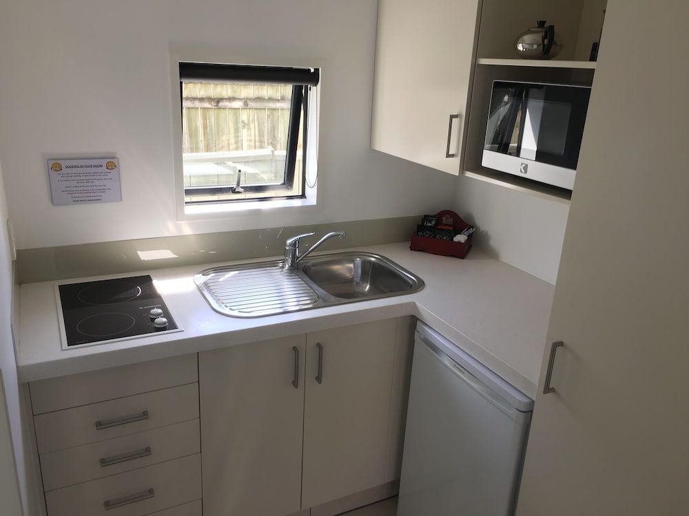 Palms Motel Studio Queen 5