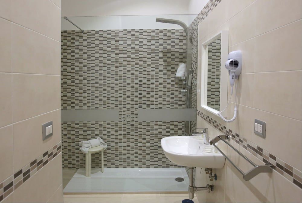 Hotel Vergilius Billia Economy Double Room 4