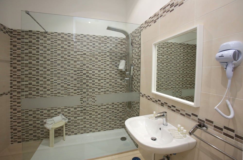 Hotel Vergilius Billia Economy Double Room 8