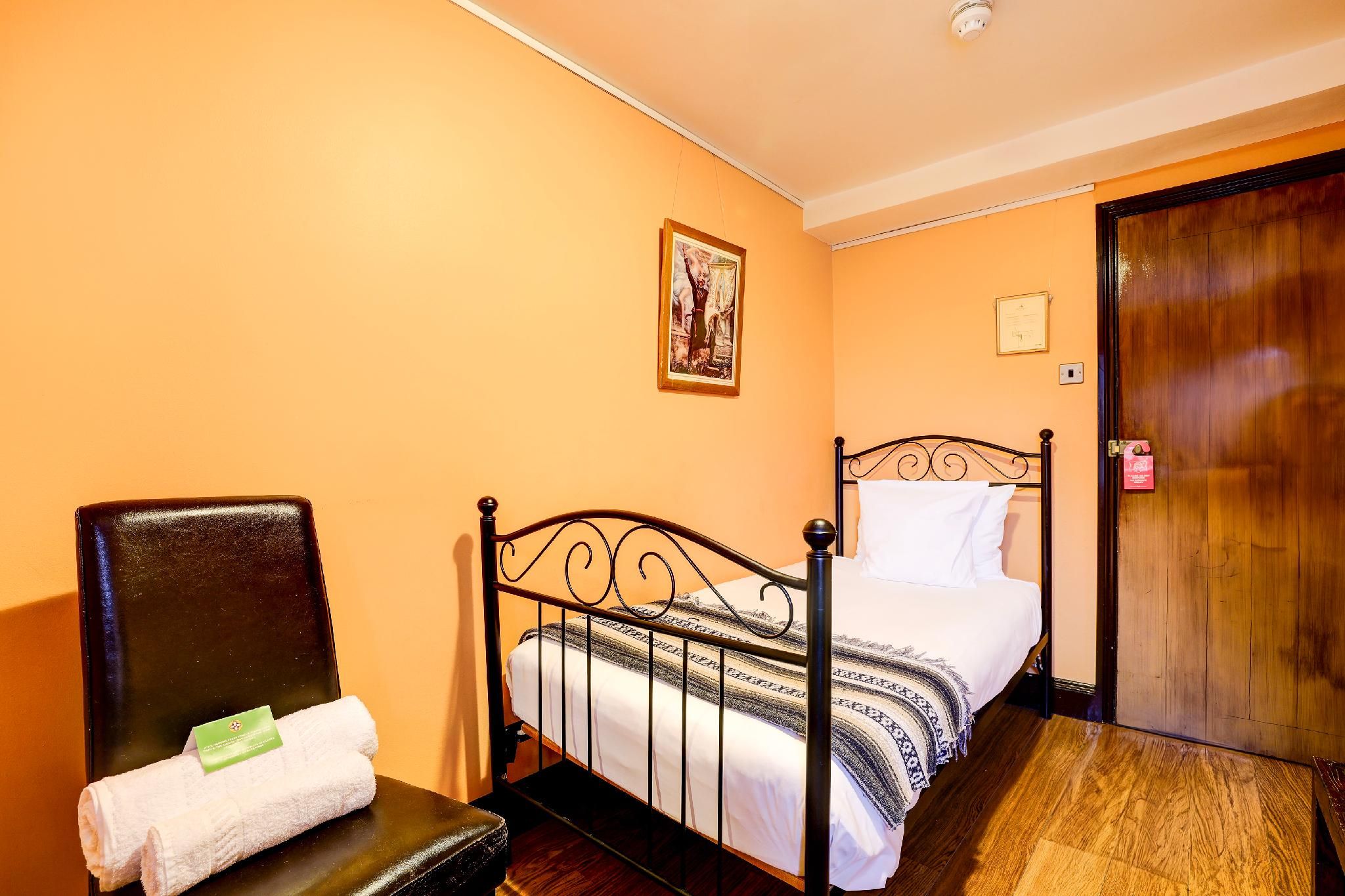 Standard Single Room - Shared
