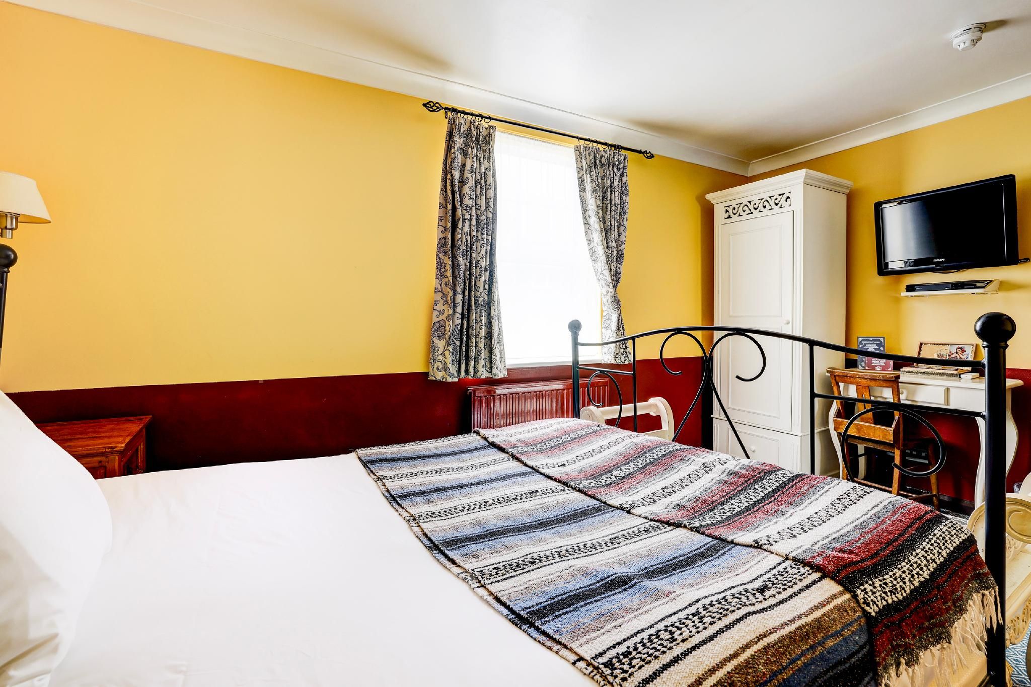 Standard Twin Room - Shared