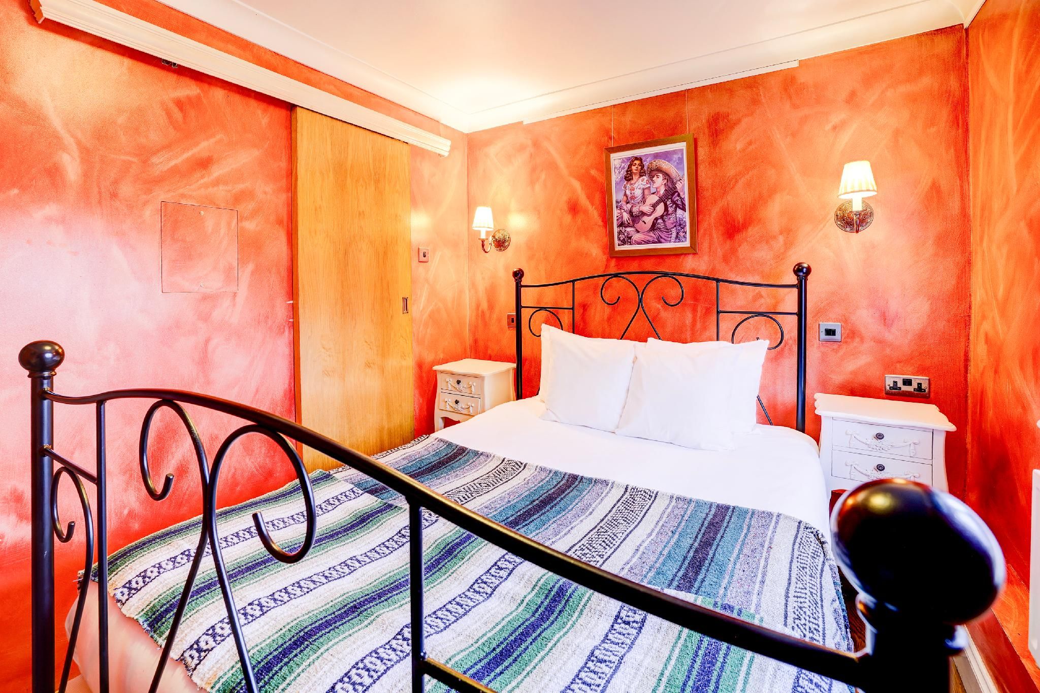 Standard Double Room - Shared