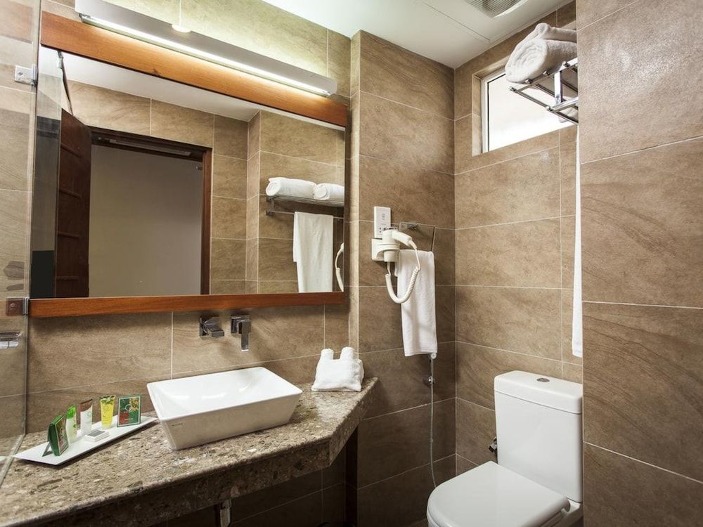 The Ocean Colombo Superior Double or Twin Room, Ocean View 9