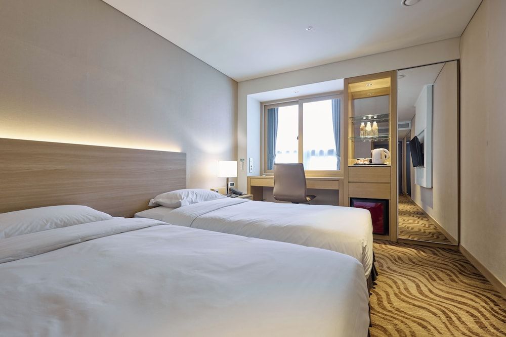 The Summit Hotel Seoul Dongdaemun Deluxe Triple Room, Bathtub 3