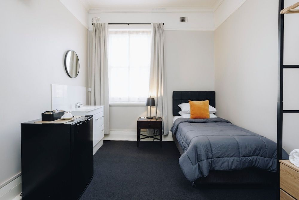Hotel Gosford Traditional Single Room, 1 Twin Bed, Shared Bathroom 2