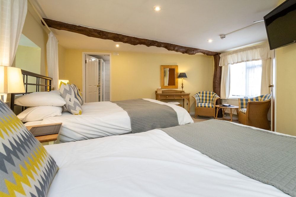 The New Inn Executive Triple Room, Ensuite 2