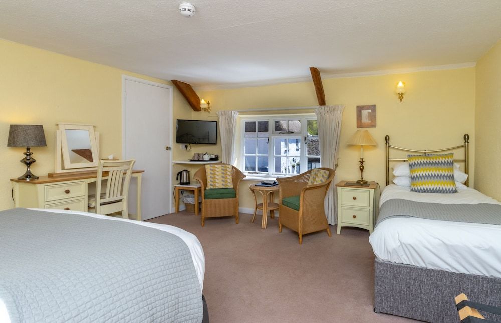 The New Inn Executive Triple Room, Ensuite 11