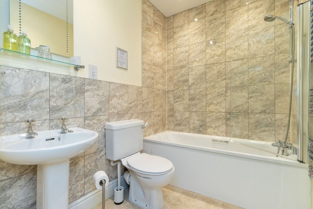 The New Inn Deluxe Double Room, Ensuite 7