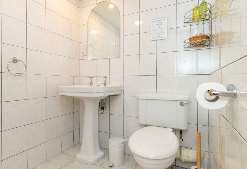 The New Inn Executive Triple Room, Ensuite 14