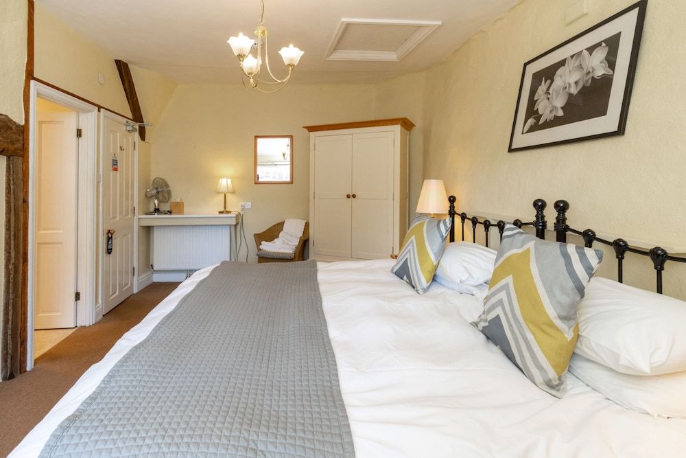 The New Inn Deluxe Double Room, Ensuite 3
