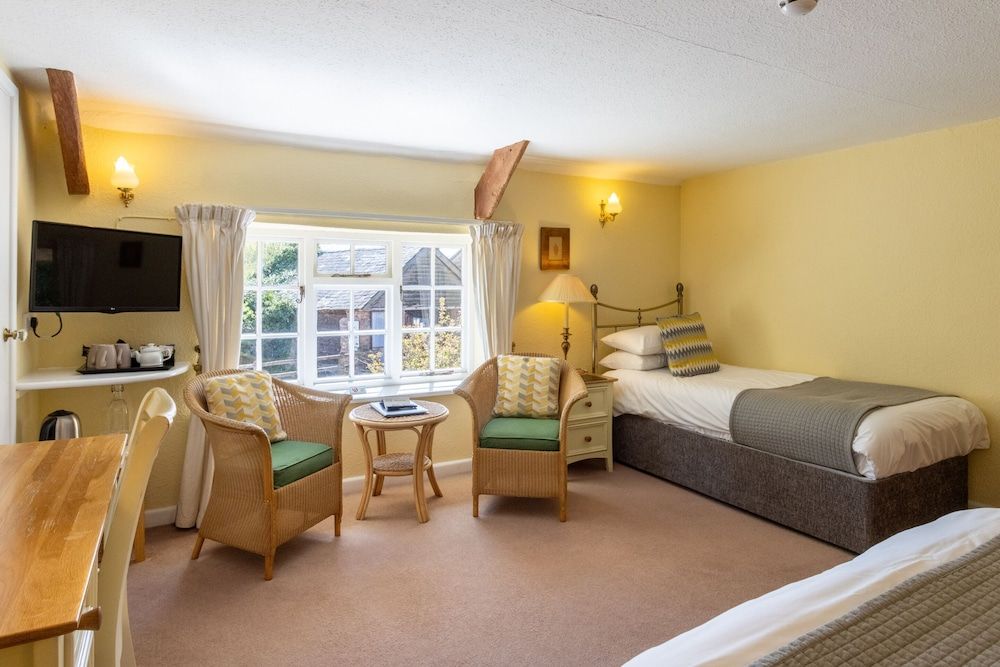 The New Inn Executive Triple Room, Ensuite 10
