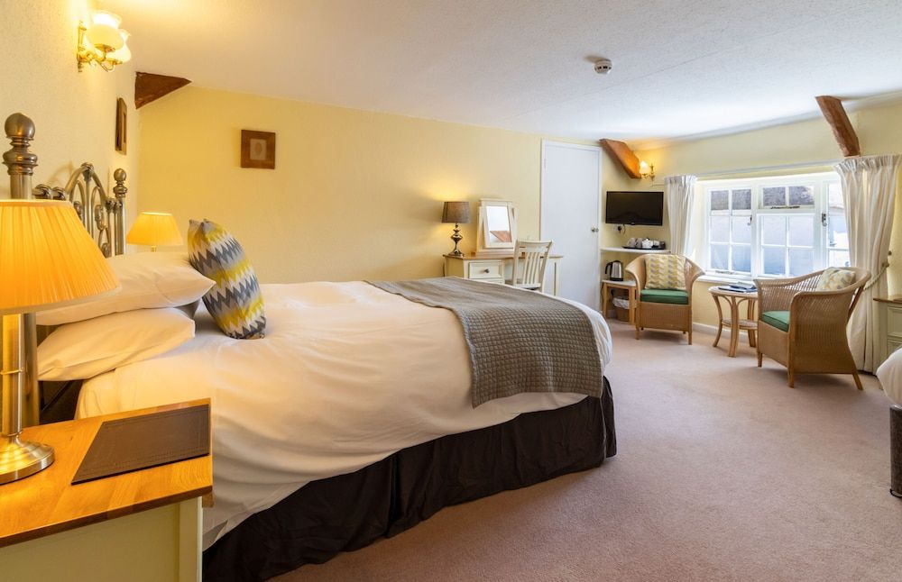 The New Inn Executive Triple Room, Ensuite 12