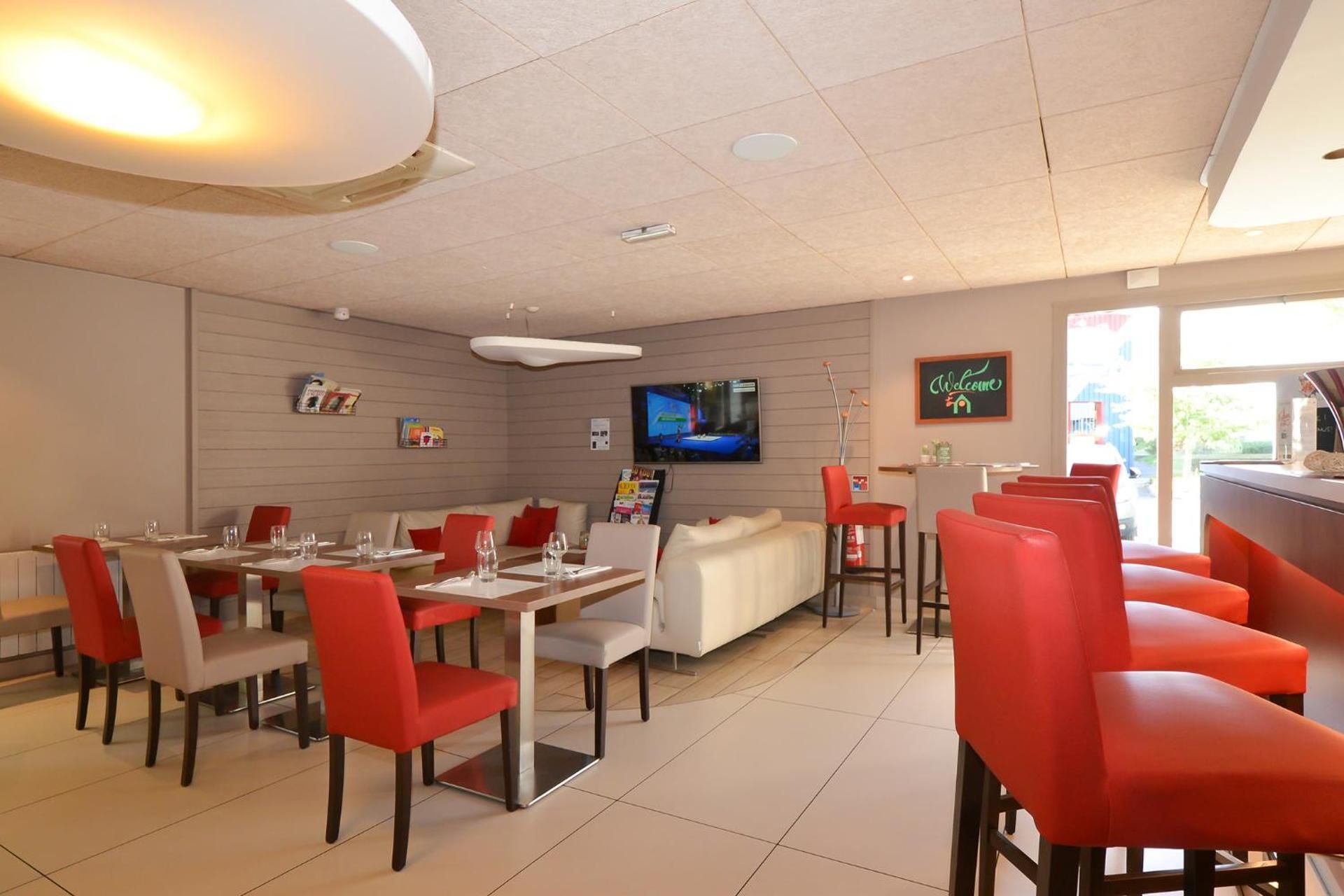 shared lounge/tv area