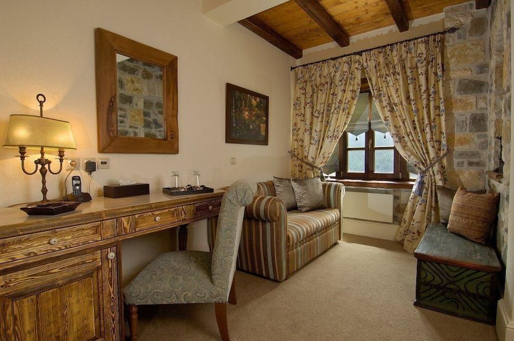 Emotions Country Resort Triple Room 4