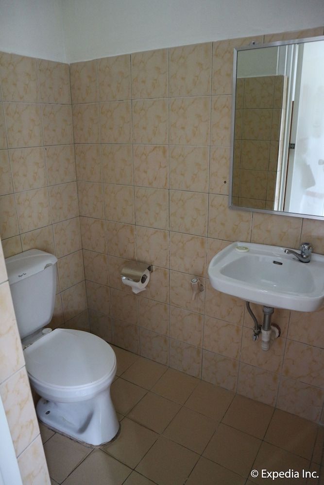 Secret Garden Resort Family Room 12