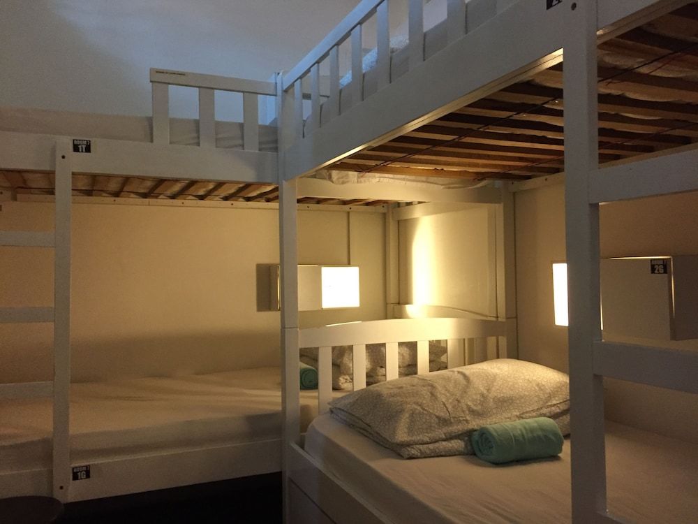 4-Beds Private Room