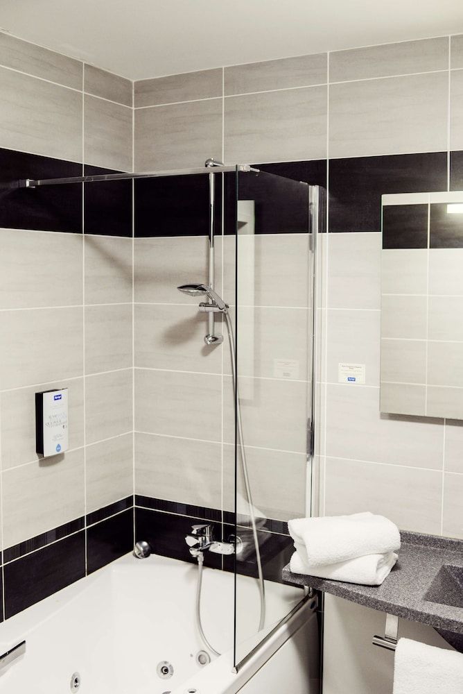 Hotel Kyriad Auray - Carnac Superior Room, 1 Double Bed 3