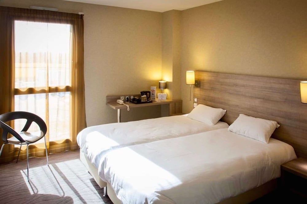 Hotel Kyriad Auray - Carnac Superior Room, 3 Twin Beds 2