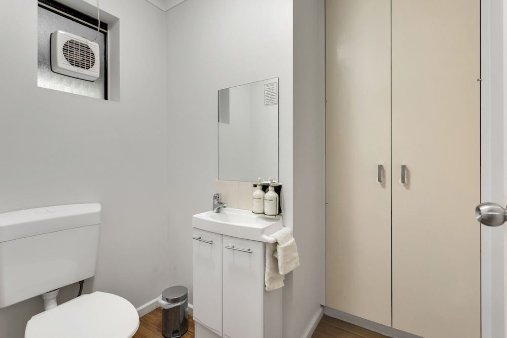 Elphin Motel & Serviced Apartments Three Bedroom Suite, Free Wi-Fi & Parking 10