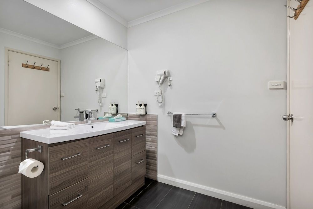 Elphin Motel & Serviced Apartments Three Bedroom Suite, Free Wi-Fi & Parking 8