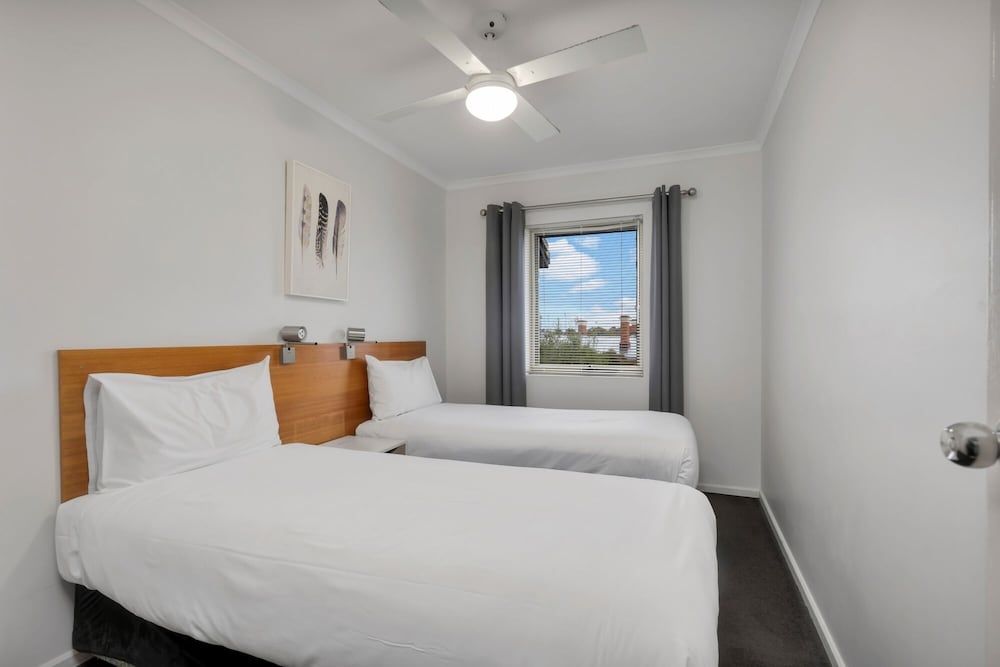 Elphin Motel & Serviced Apartments Three Bedroom Suite, Free Wi-Fi & Parking 5