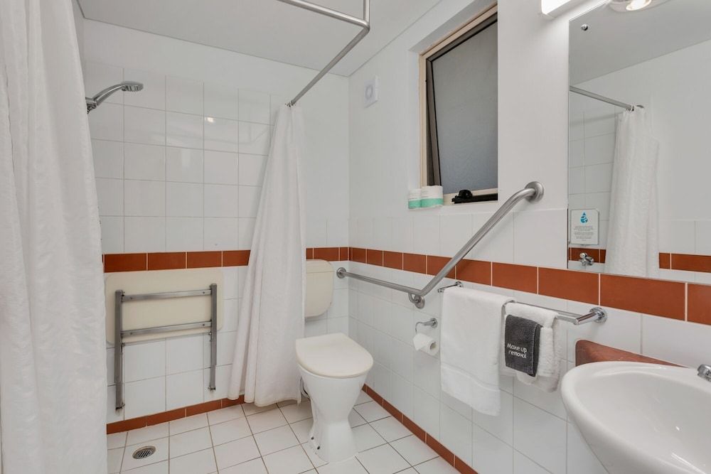 Elphin Motel & Serviced Apartments Standard Room, 1 Queen Bed, Free Wi-Fi & Parking 5