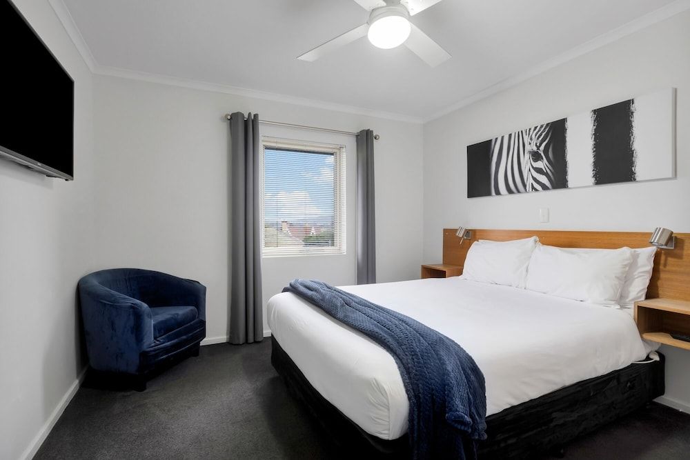 Elphin Motel & Serviced Apartments Three Bedroom Suite, Free Wi-Fi & Parking 6